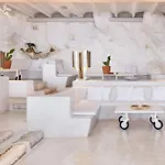 Mykonos Blu, A Grecotel To Live Üdülőközpont Pszarú