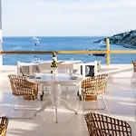 Mykonos Blu, A Grecotel To Live Üdülőközpont Pszarú