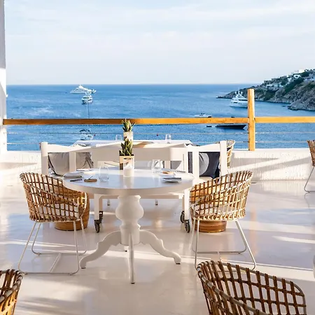 Mykonos Blu, A To Live Station touristique Psarrou