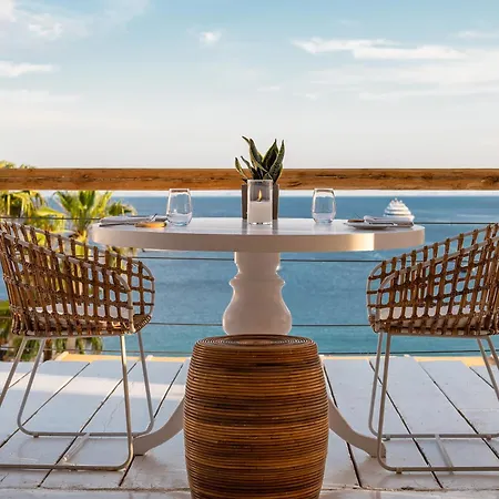 Θέρετρο Mykonos Blu, A To Live